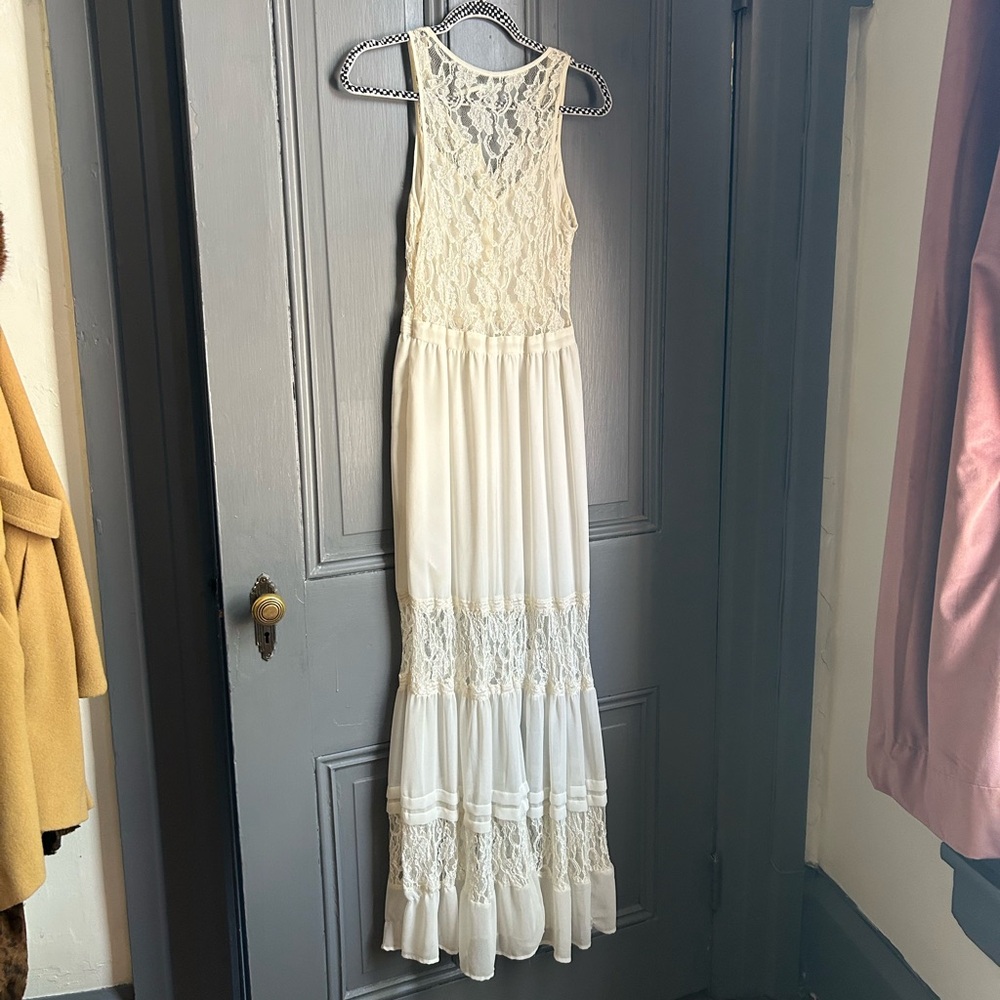 Gorgeous white lace tiered maxi dress - Picture 3 of 8